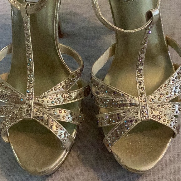 NWOT Touch up heels - Picture 2 of 9